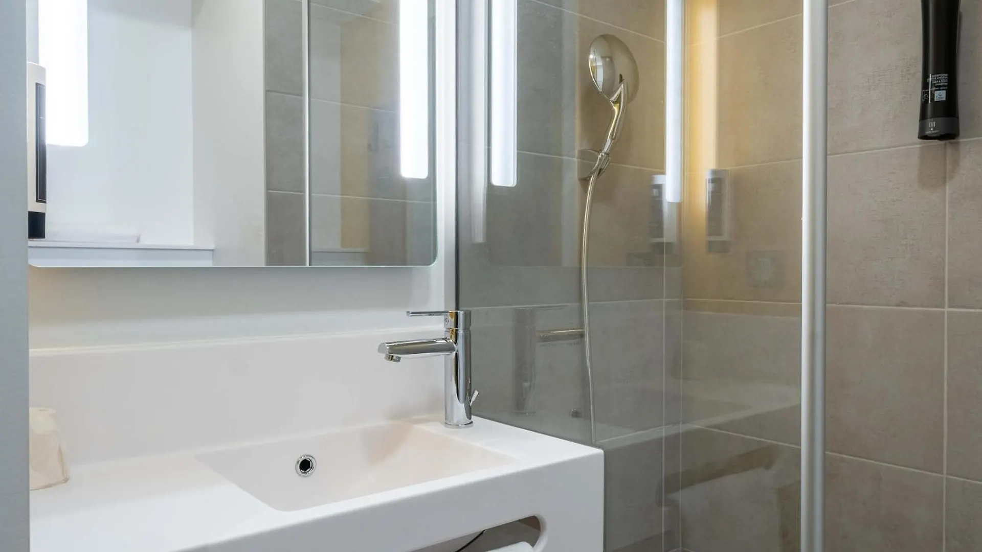 B&B Hotel Cluses Sud 2*,  France